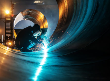 Economy minister meets steelworkers